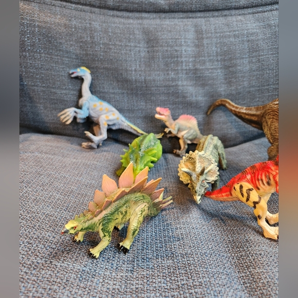 LOT 7 Realistic Poseable Toy Action Figure Dinosaurs 5"-10" (length) - Picture 4 of 4